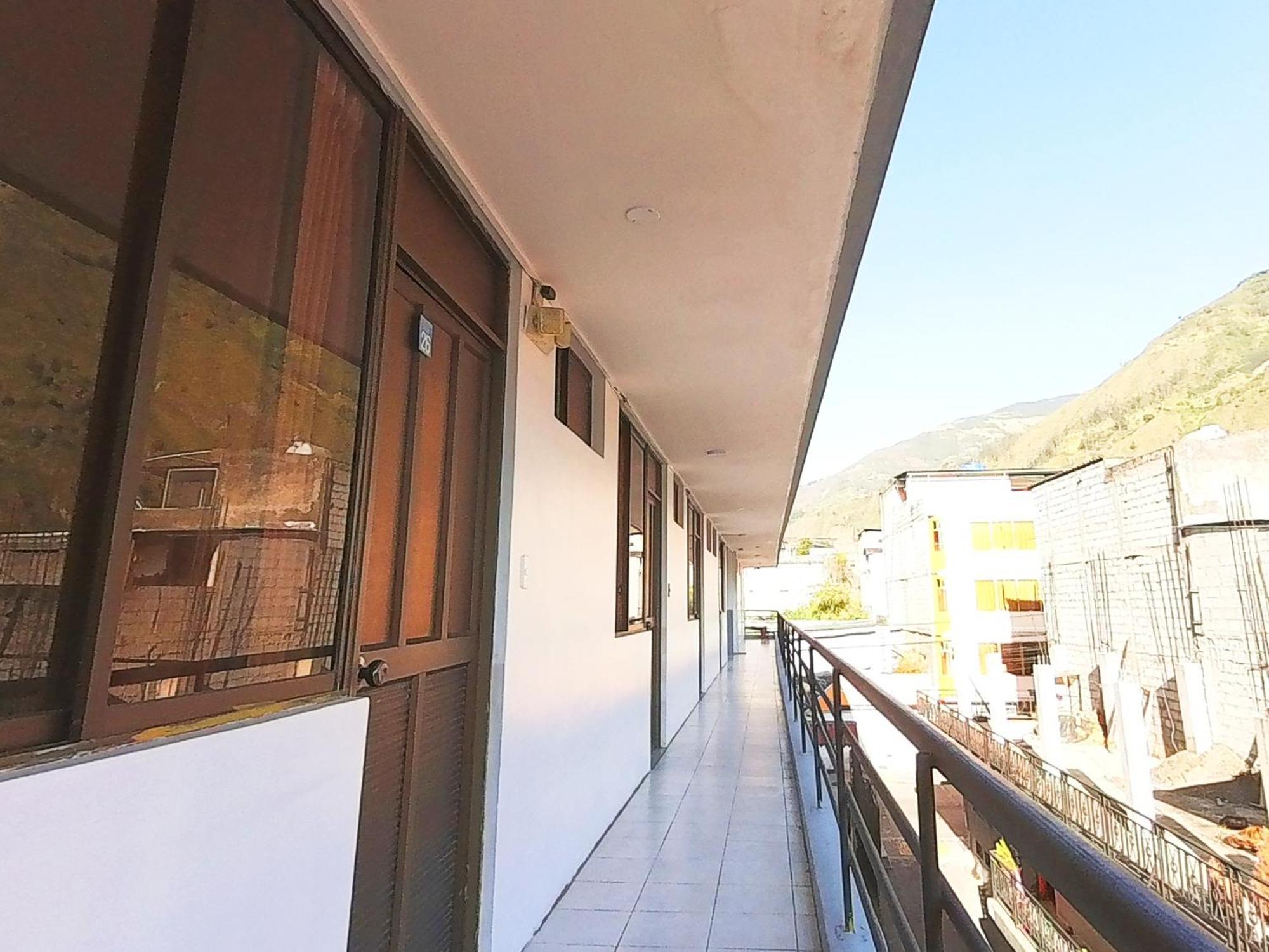 Hostal Anais بانيوس المظهر الخارجي الصورة
