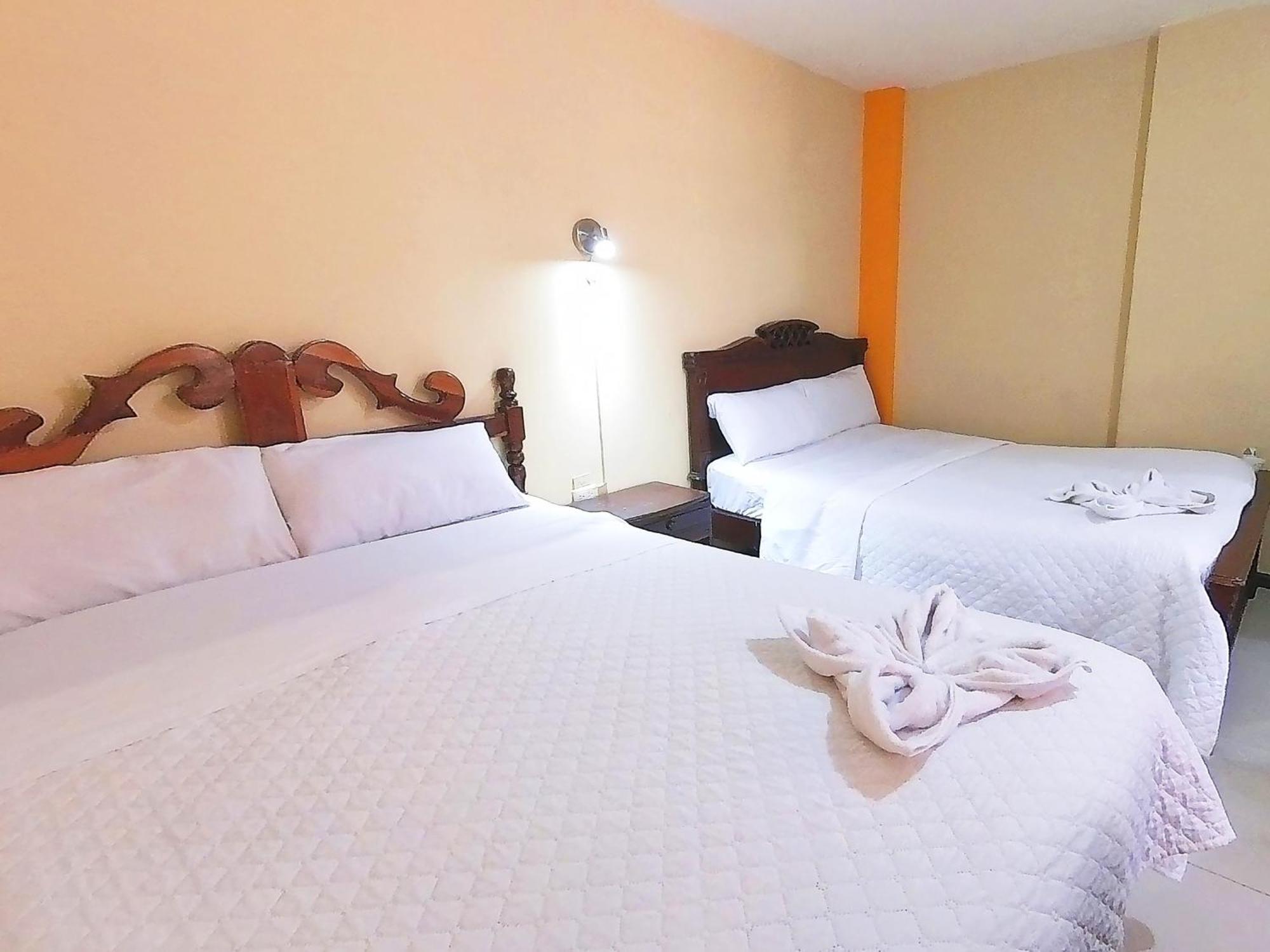 Hostal Anais بانيوس المظهر الخارجي الصورة