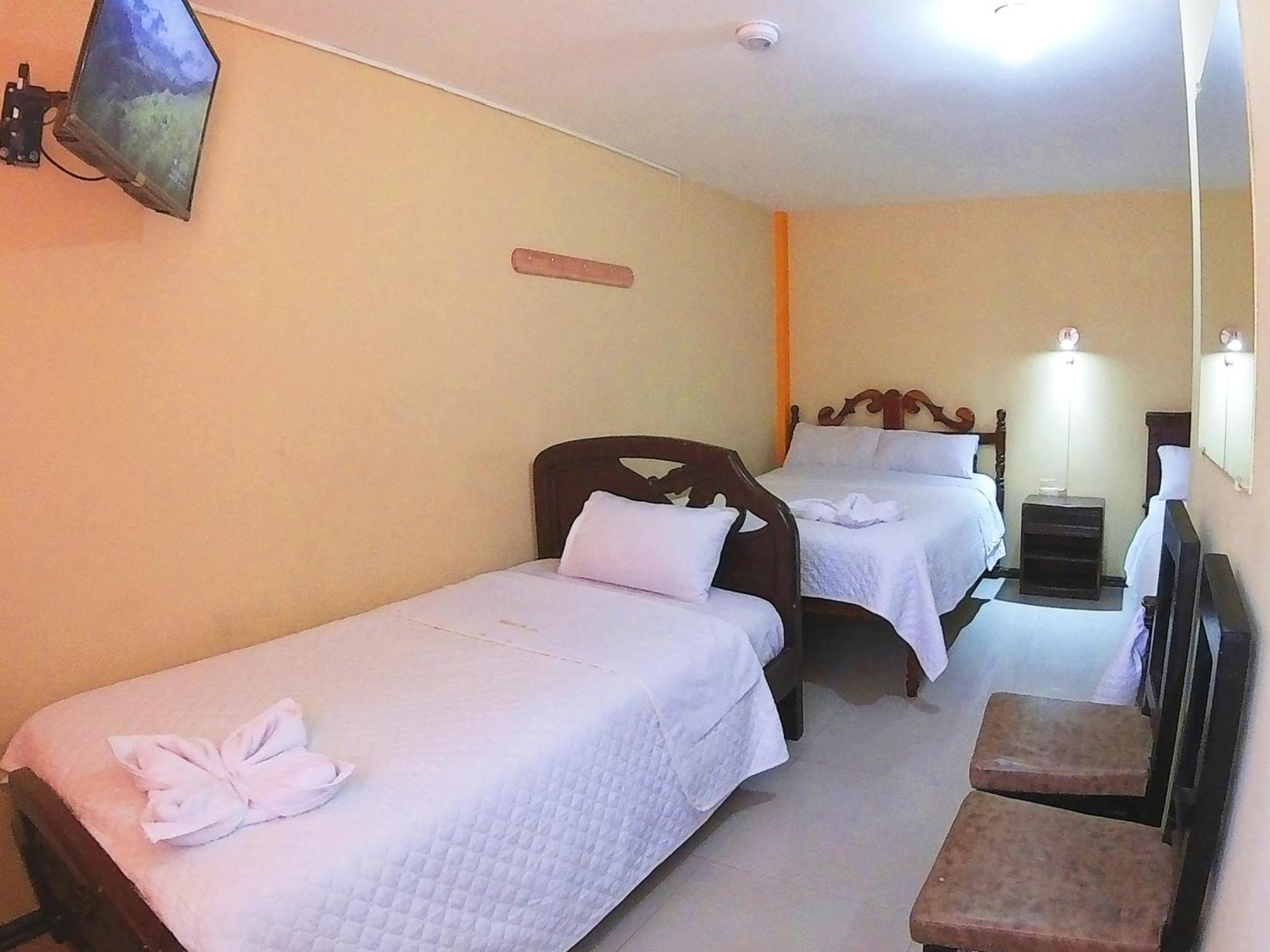 Hostal Anais بانيوس المظهر الخارجي الصورة