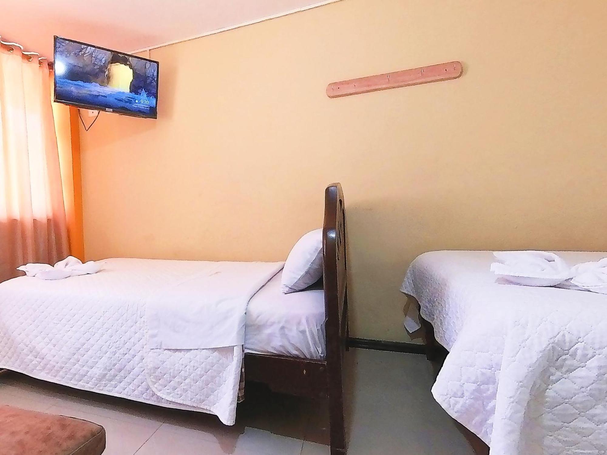 Hostal Anais بانيوس المظهر الخارجي الصورة
