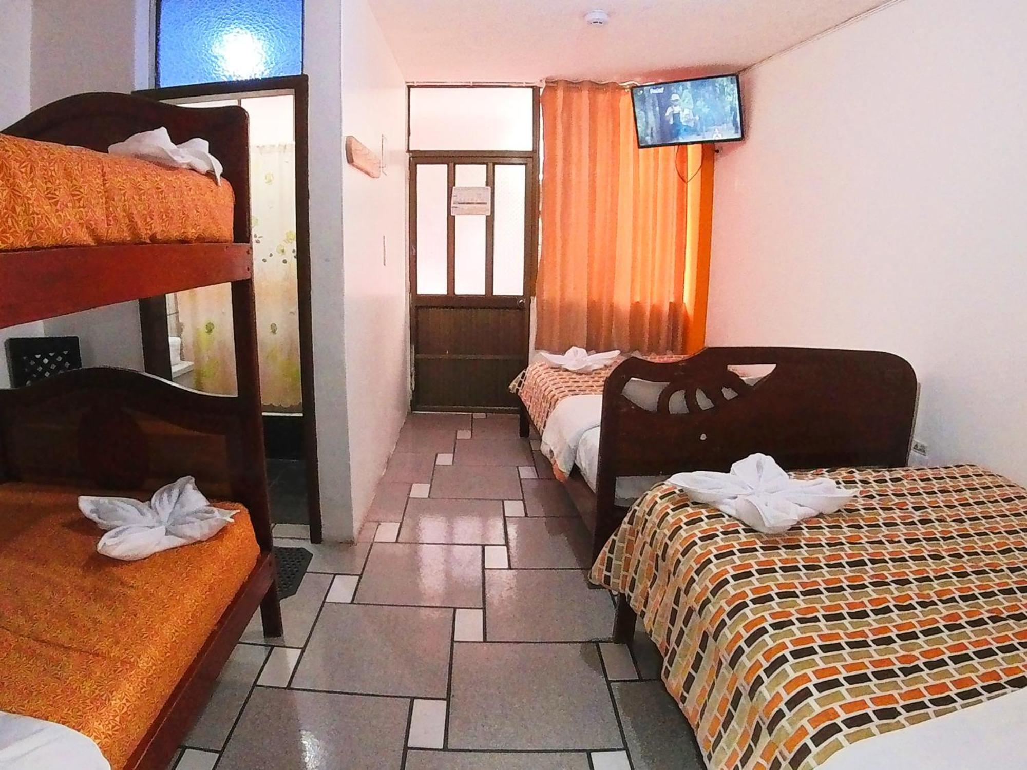 Hostal Anais بانيوس المظهر الخارجي الصورة