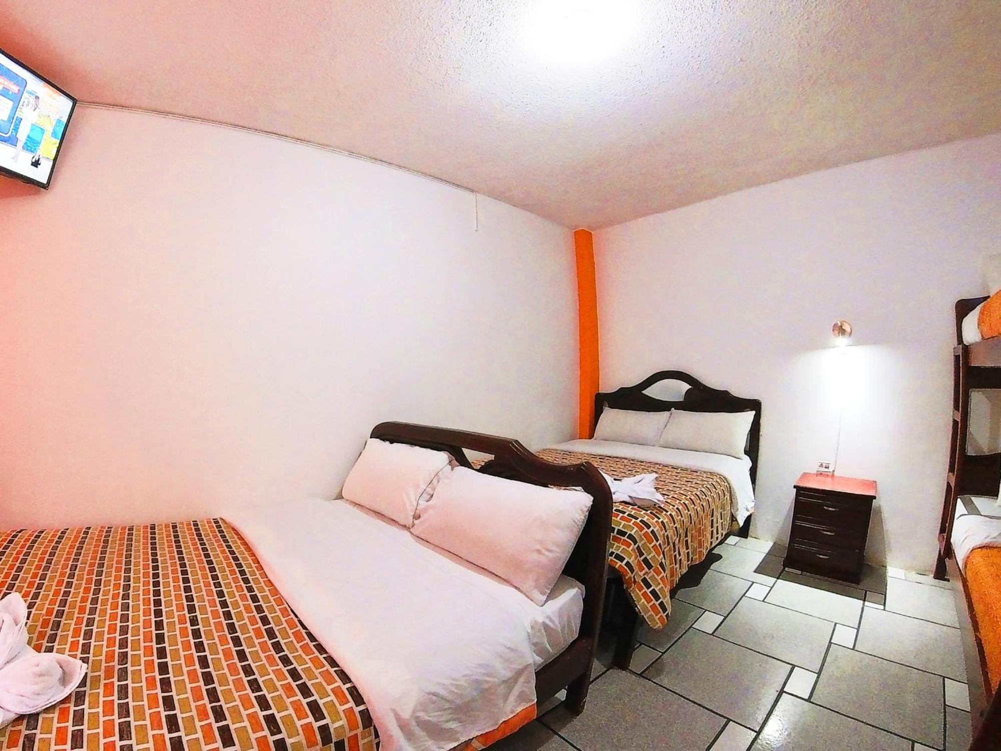 Hostal Anais بانيوس المظهر الخارجي الصورة