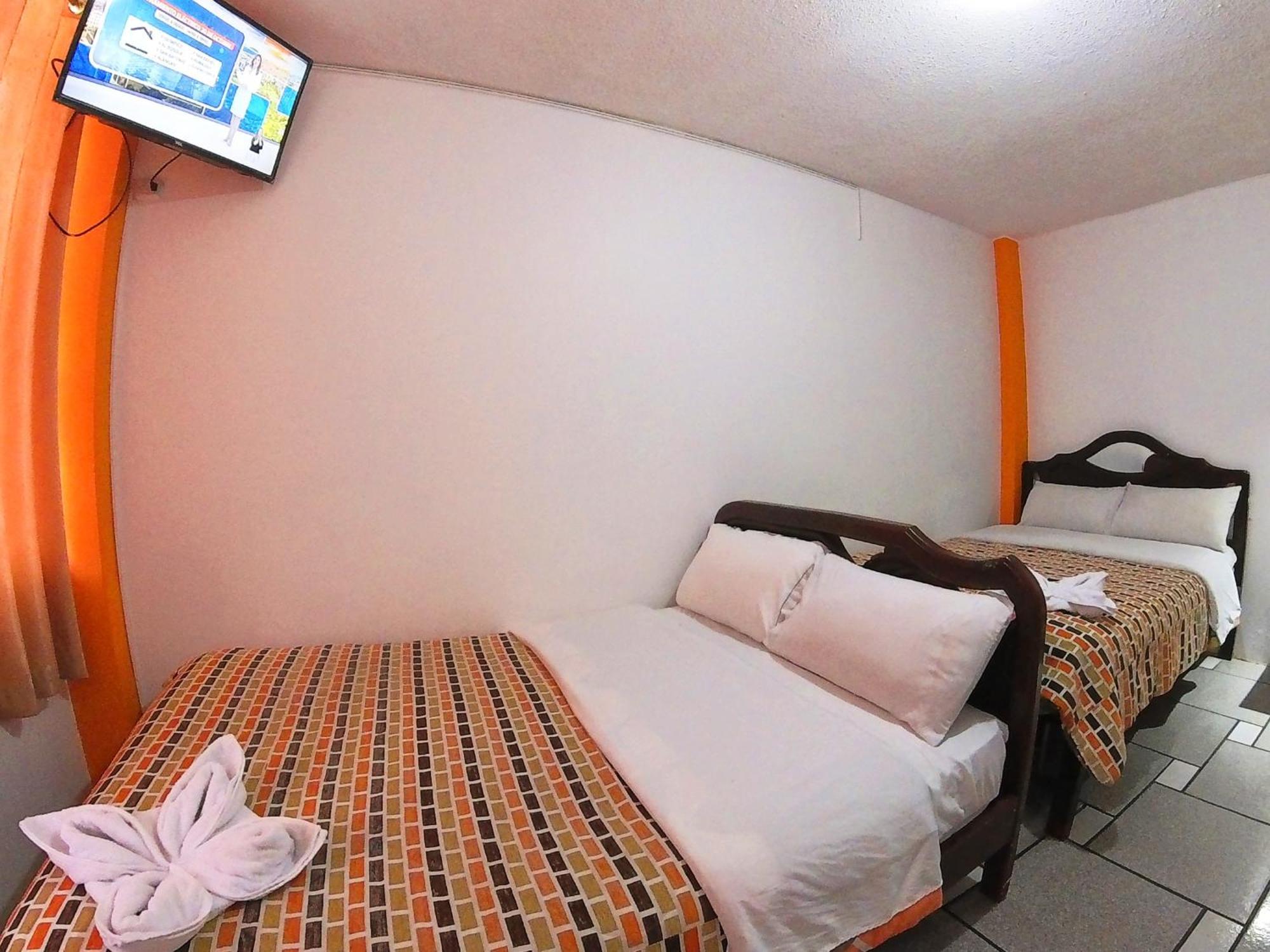 Hostal Anais بانيوس المظهر الخارجي الصورة
