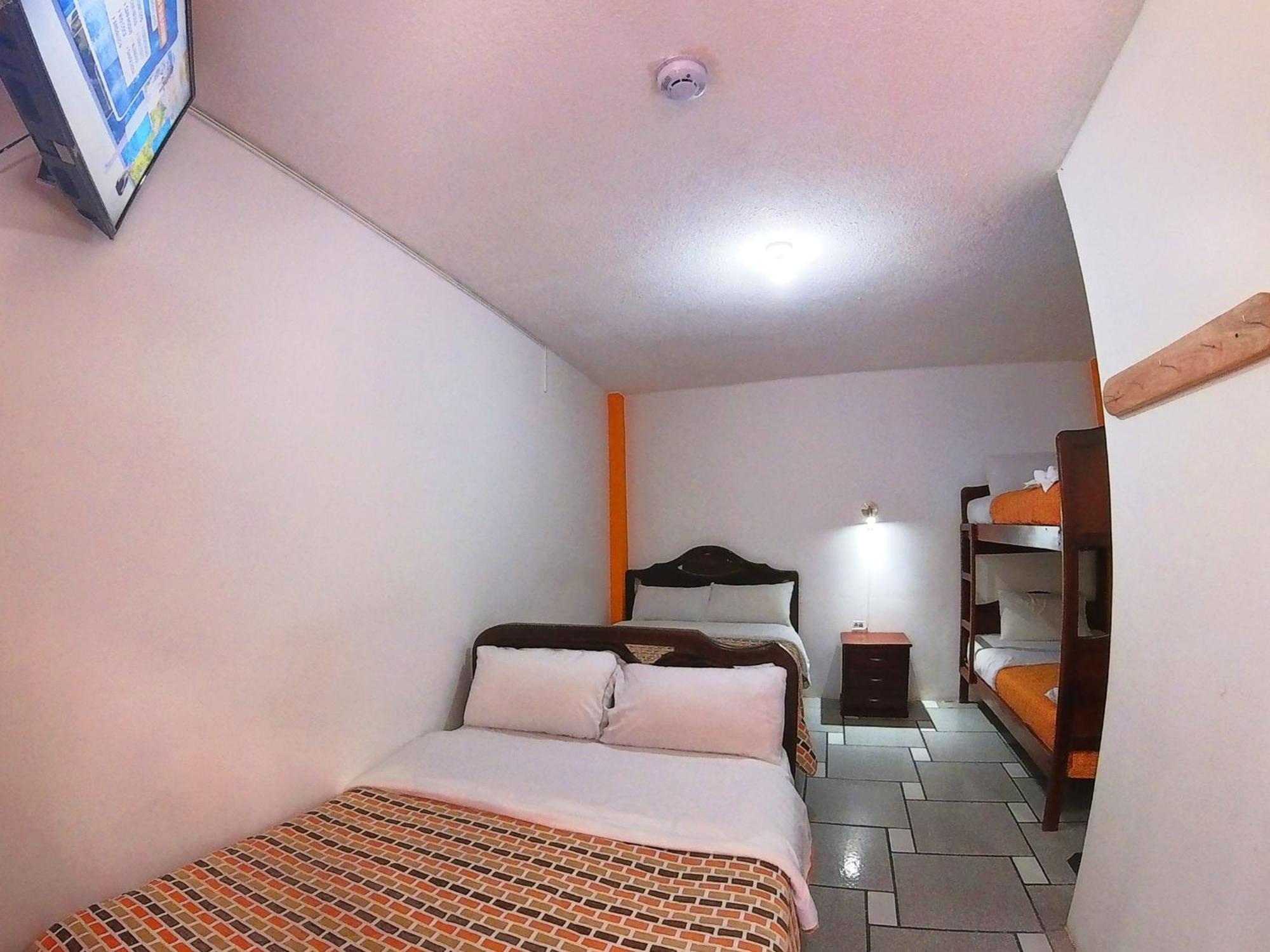 Hostal Anais بانيوس المظهر الخارجي الصورة