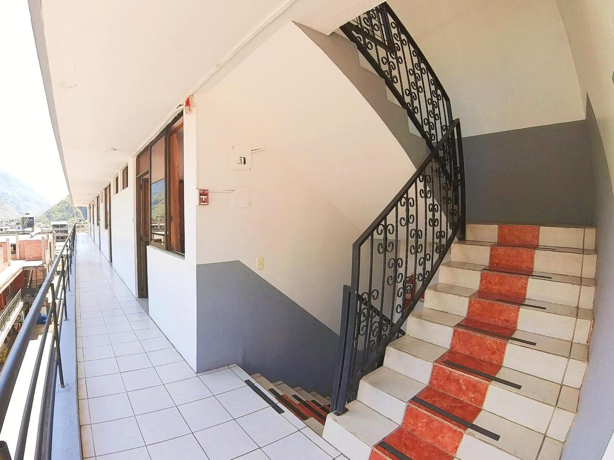 Hostal Anais بانيوس المظهر الخارجي الصورة