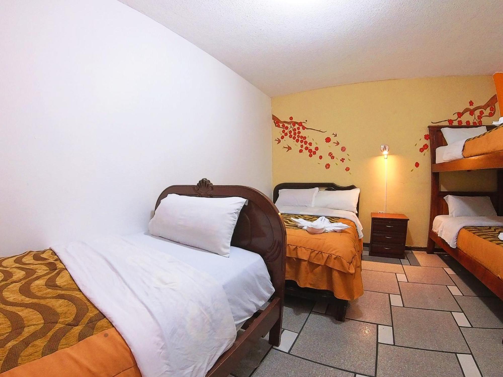 Hostal Anais بانيوس المظهر الخارجي الصورة