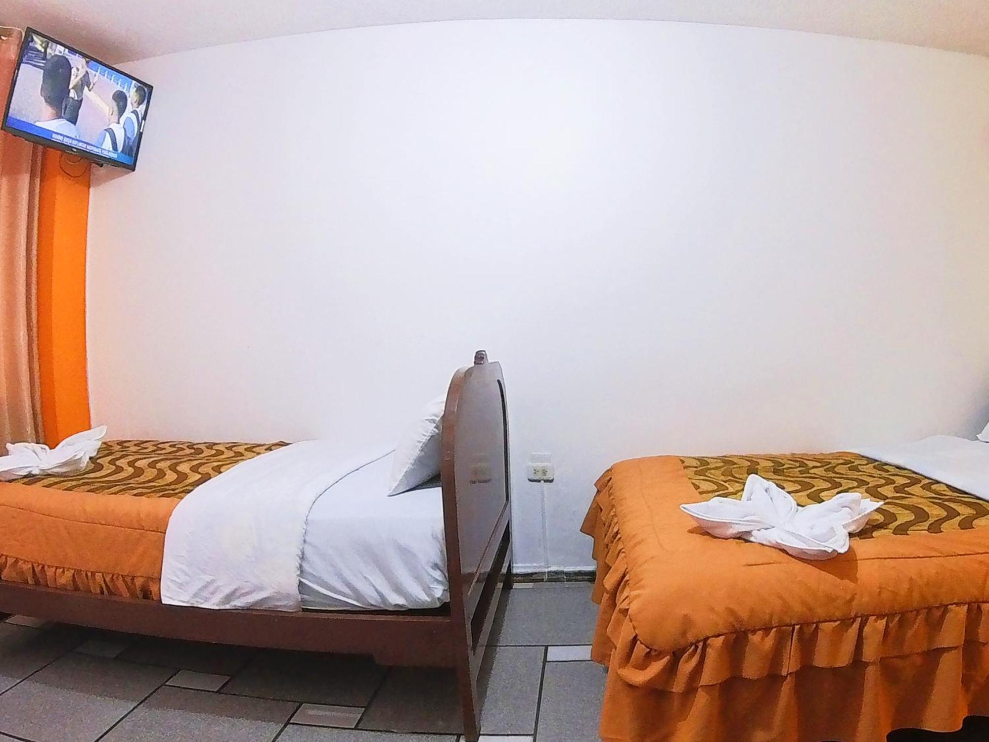Hostal Anais بانيوس المظهر الخارجي الصورة