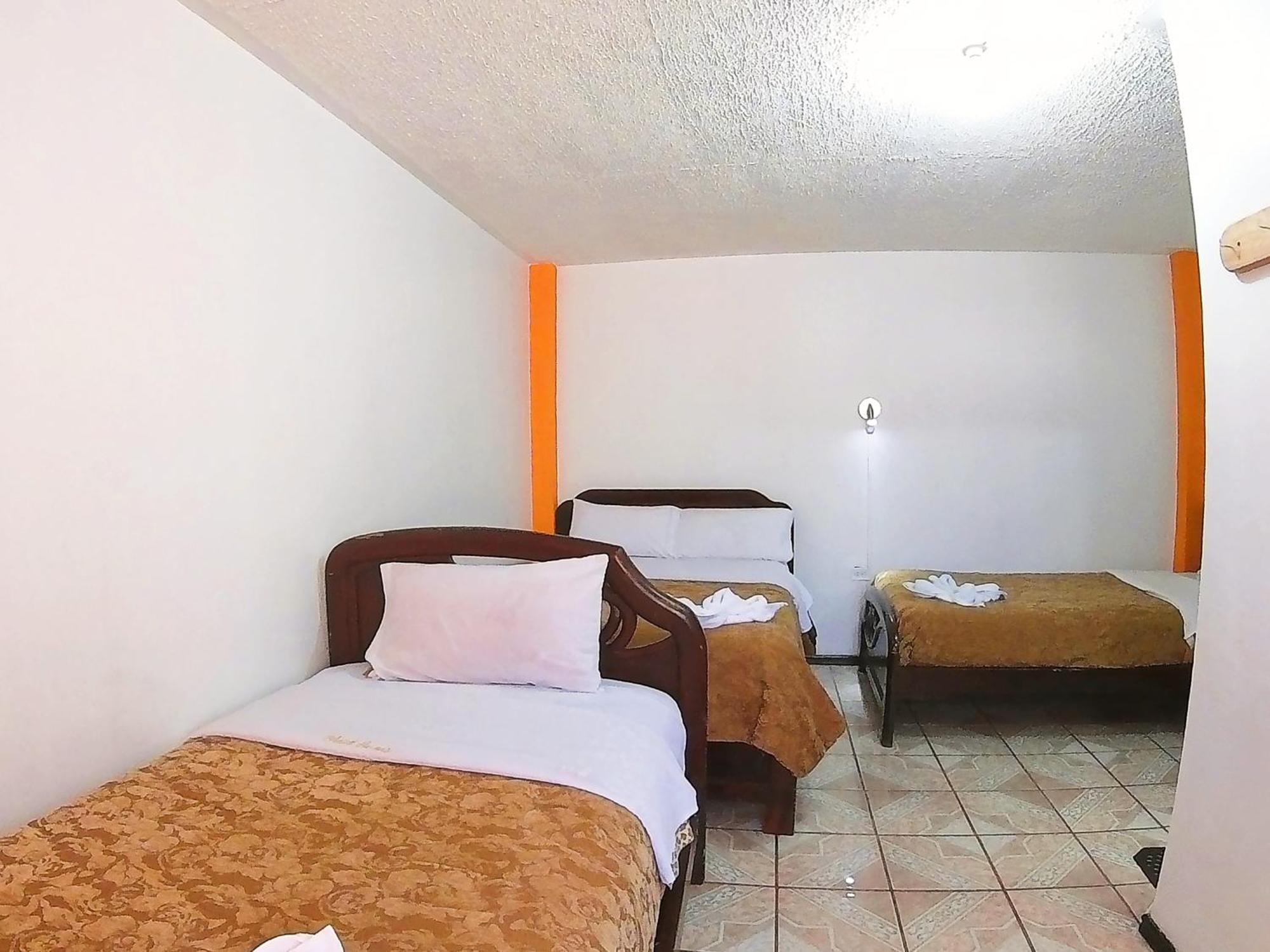 Hostal Anais بانيوس المظهر الخارجي الصورة