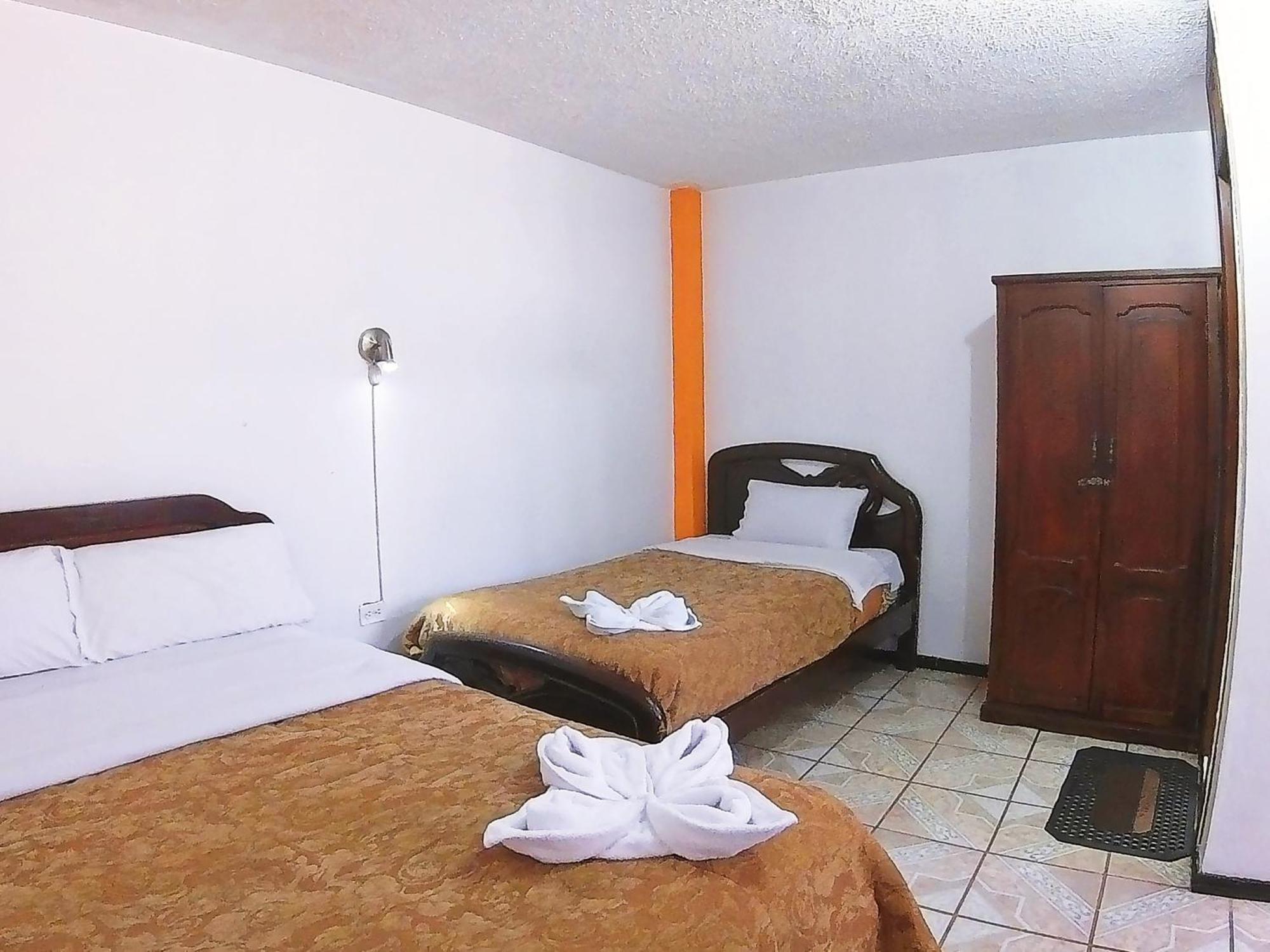 Hostal Anais بانيوس المظهر الخارجي الصورة