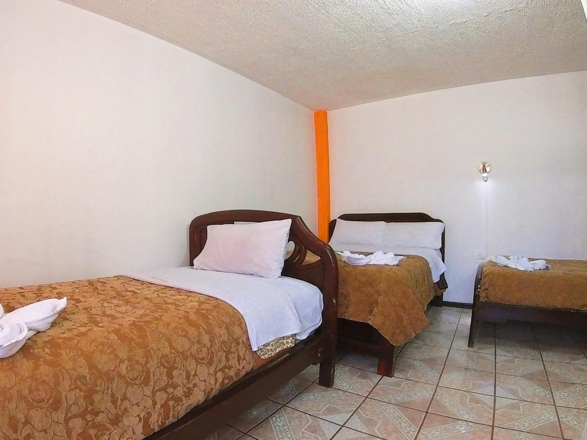 Hostal Anais بانيوس المظهر الخارجي الصورة