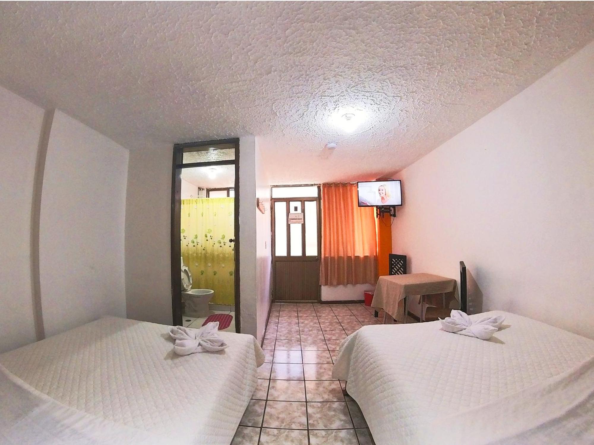 Hostal Anais بانيوس المظهر الخارجي الصورة