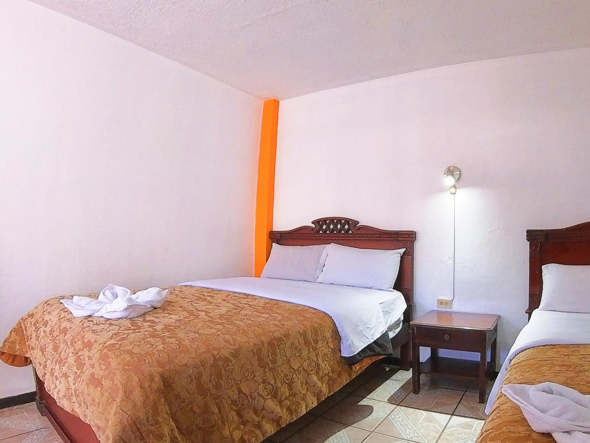 Hostal Anais بانيوس المظهر الخارجي الصورة