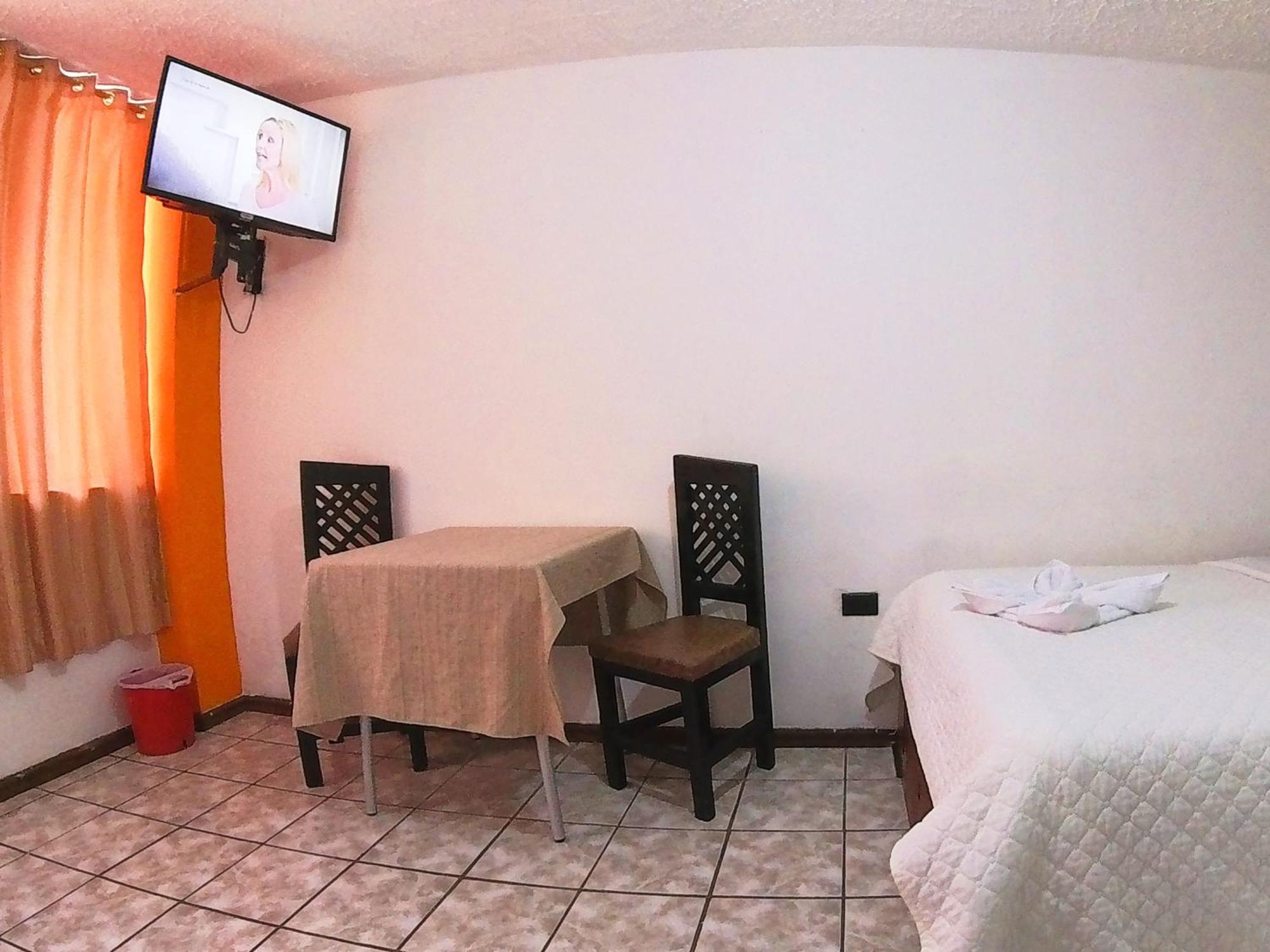 Hostal Anais بانيوس المظهر الخارجي الصورة