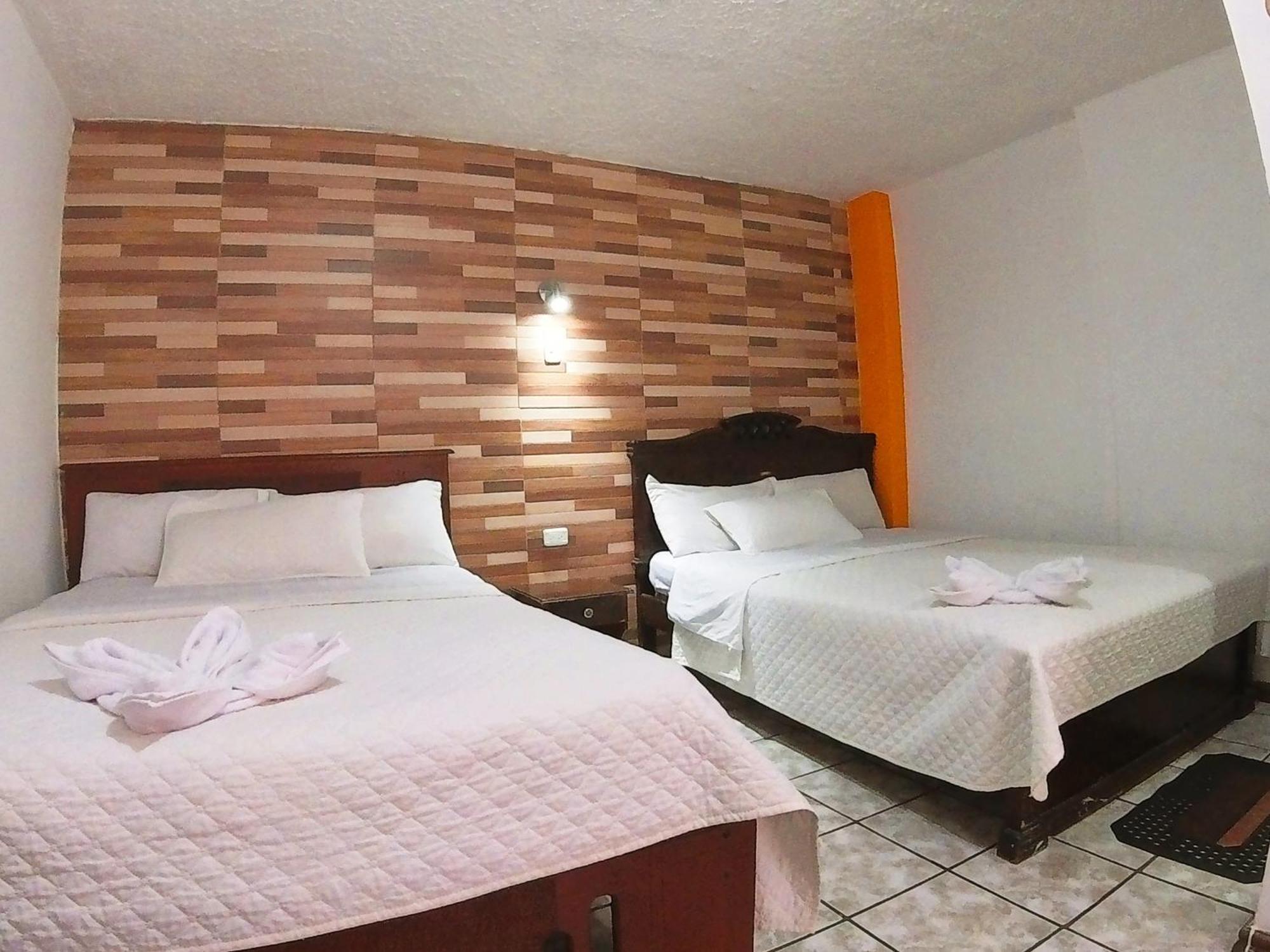Hostal Anais بانيوس المظهر الخارجي الصورة