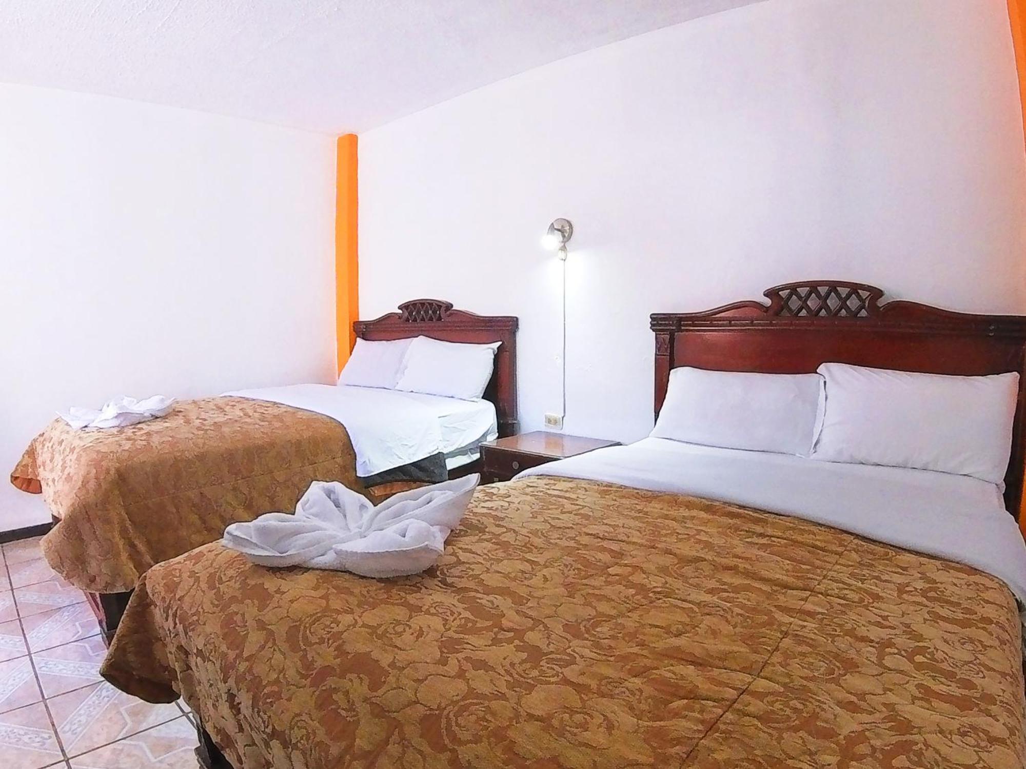 Hostal Anais بانيوس المظهر الخارجي الصورة