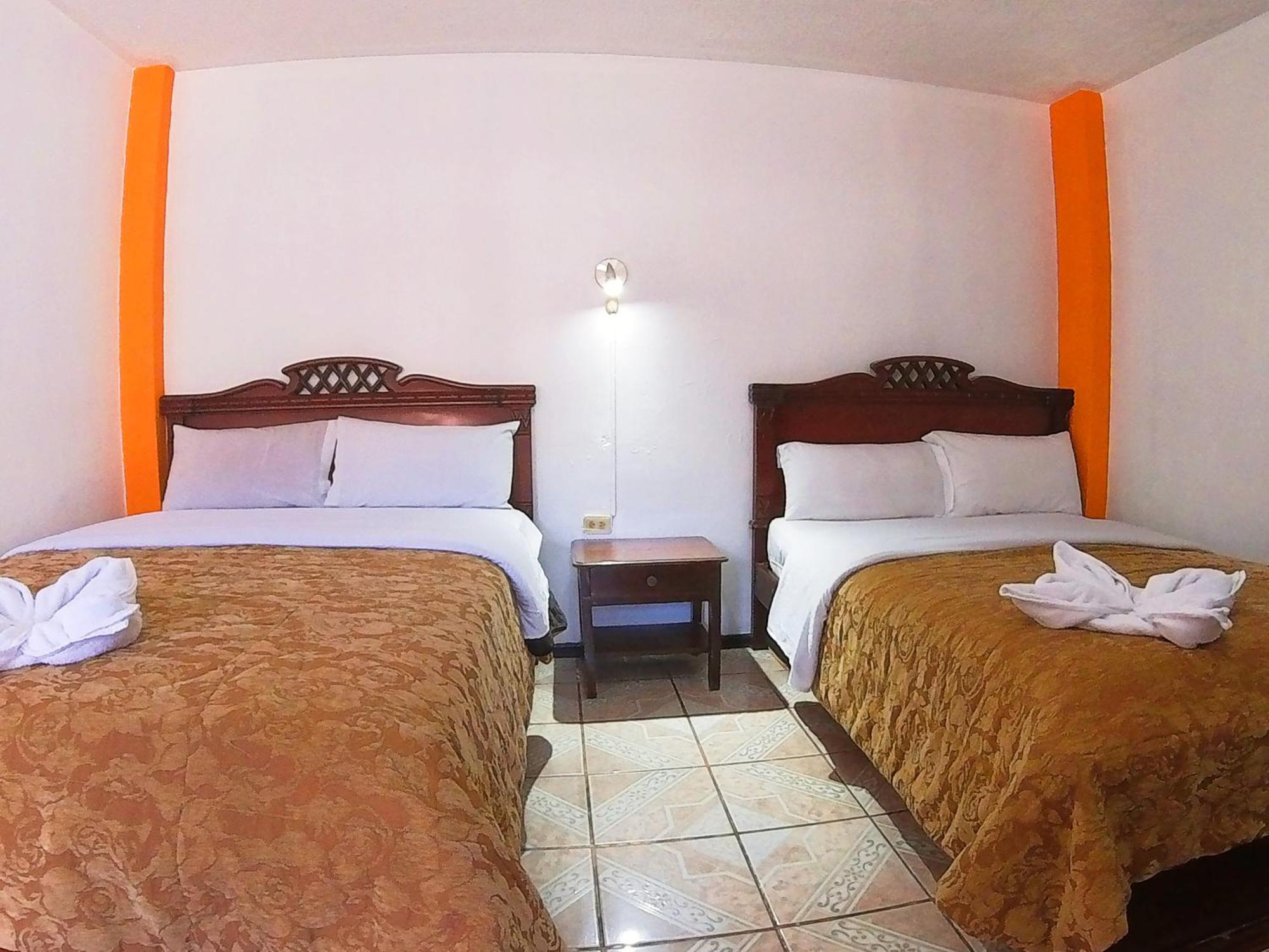 Hostal Anais بانيوس المظهر الخارجي الصورة