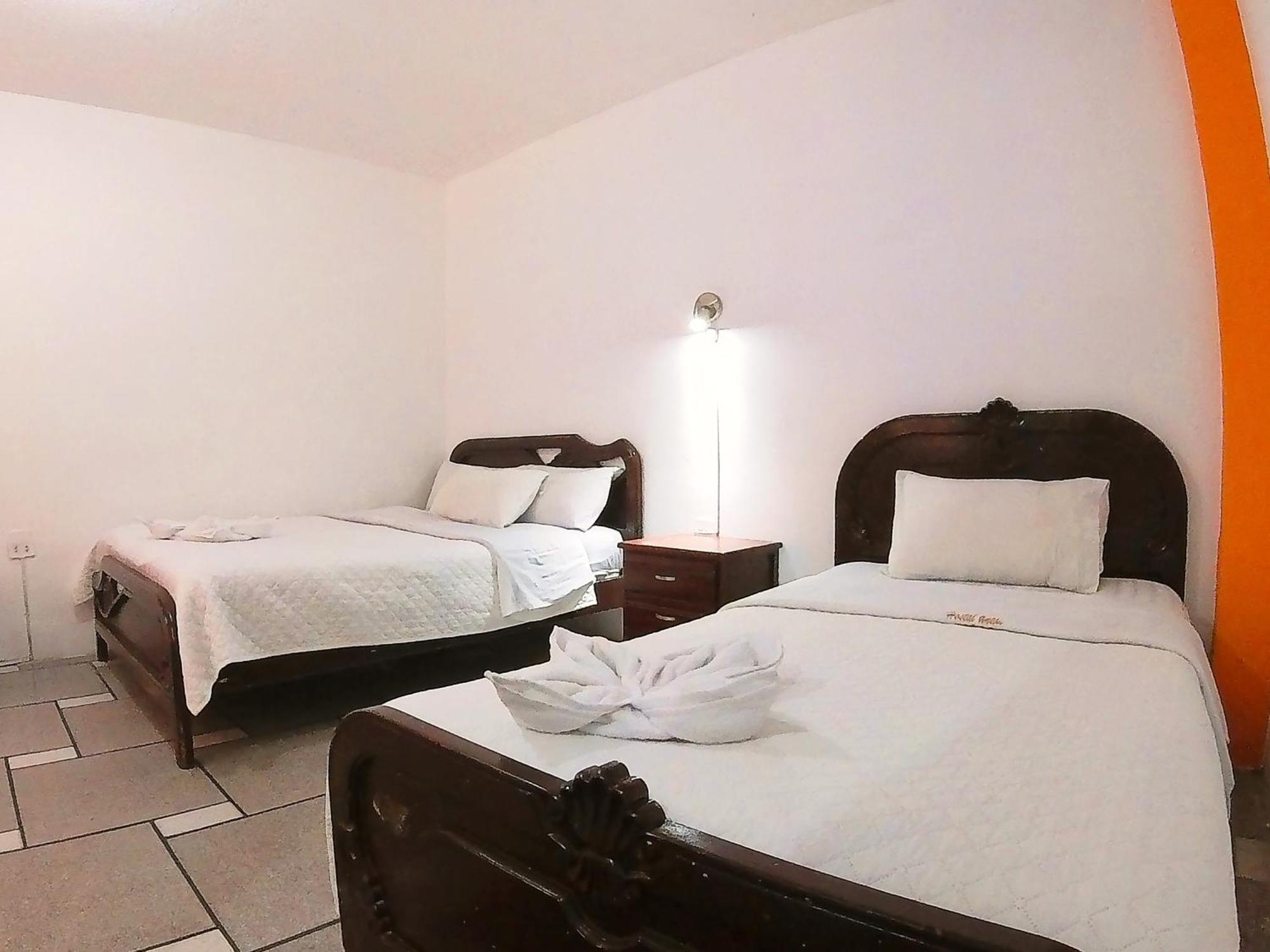 Hostal Anais بانيوس المظهر الخارجي الصورة