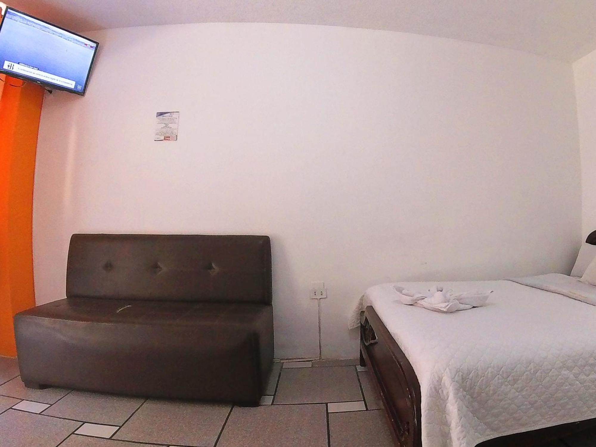 Hostal Anais بانيوس المظهر الخارجي الصورة