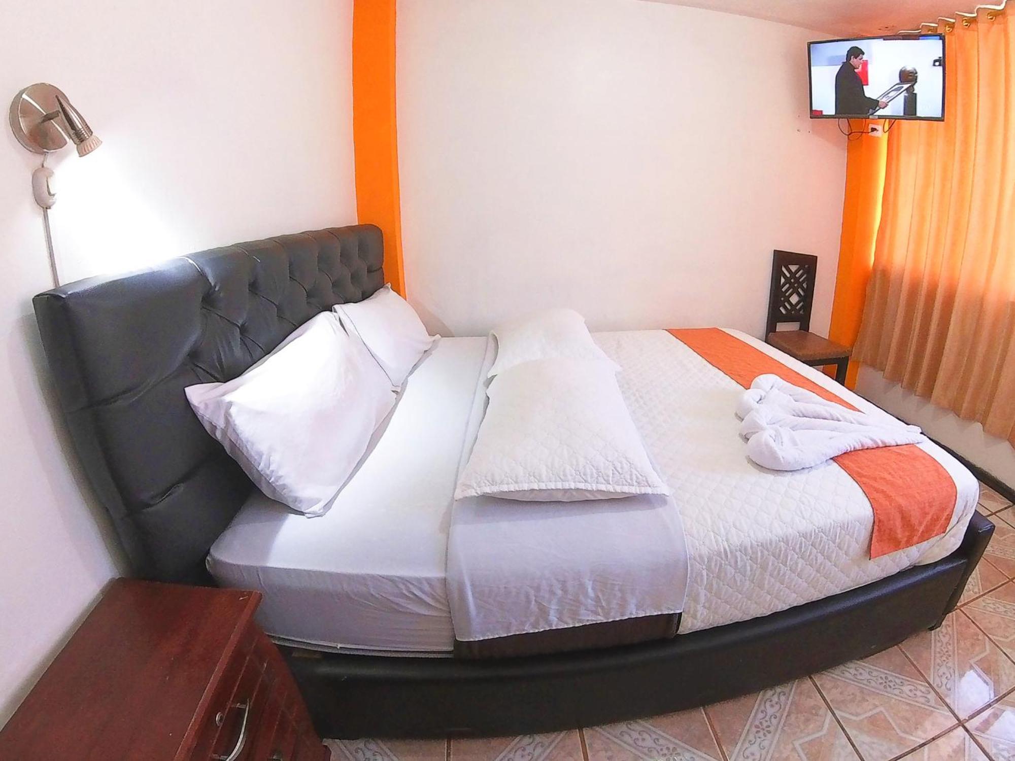Hostal Anais بانيوس المظهر الخارجي الصورة