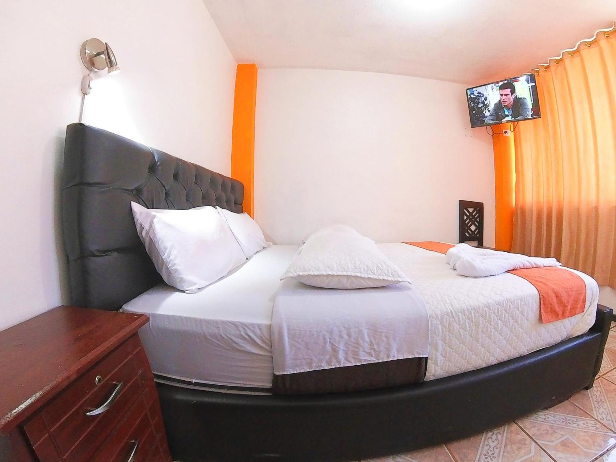 Hostal Anais بانيوس المظهر الخارجي الصورة