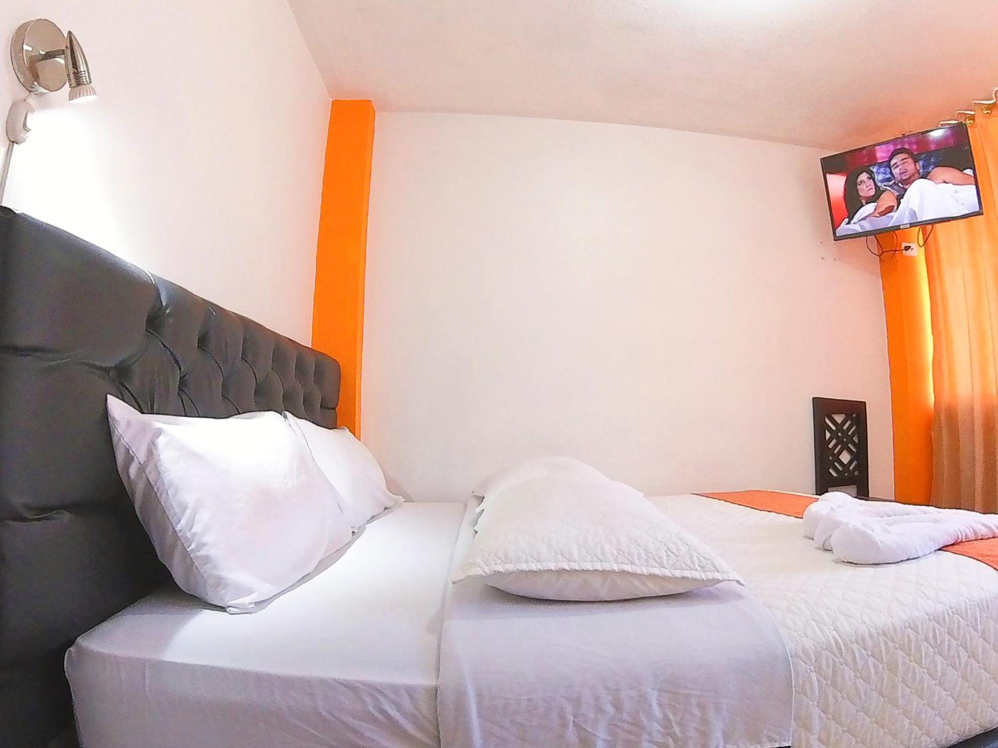 Hostal Anais بانيوس المظهر الخارجي الصورة