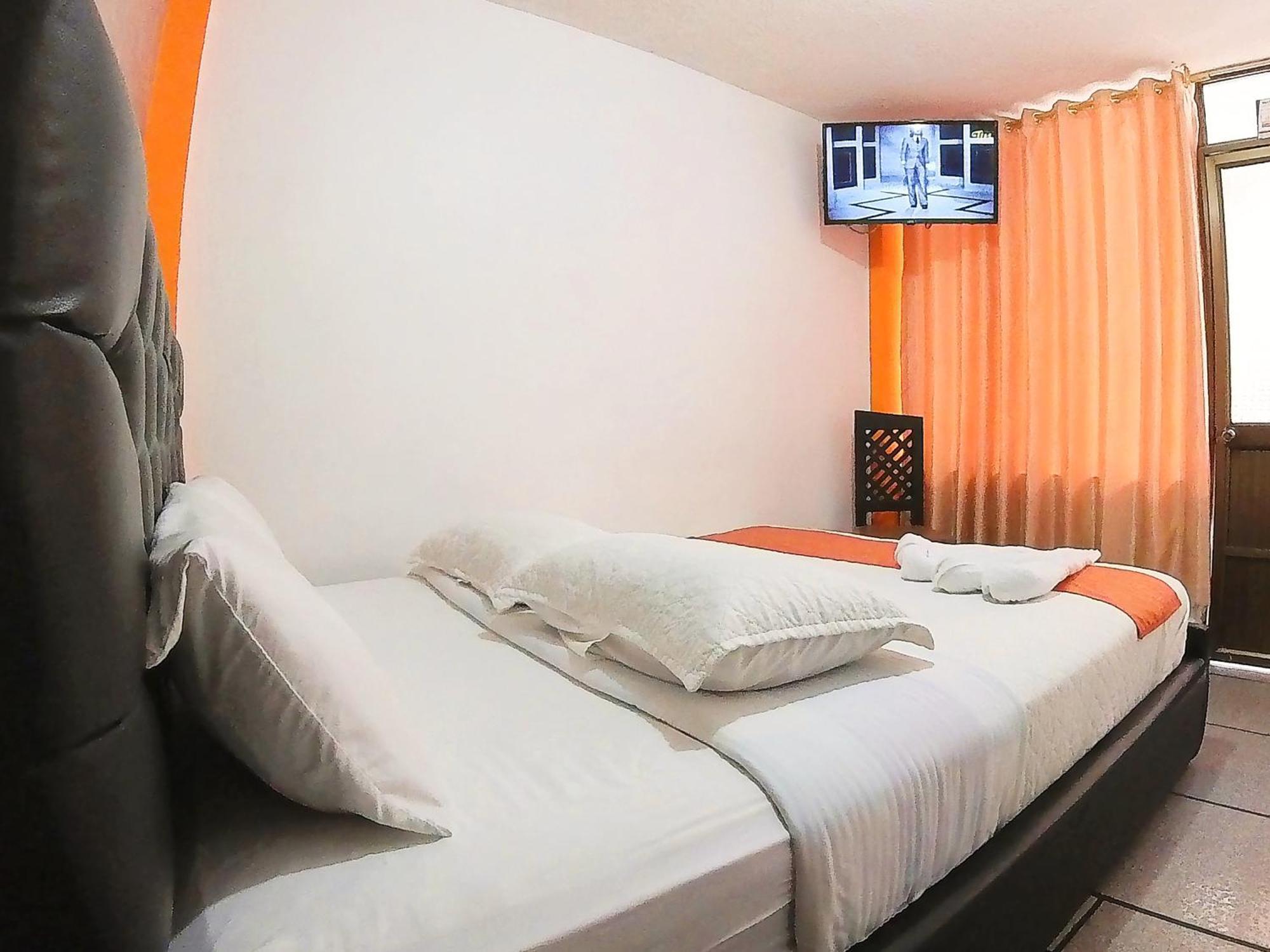 Hostal Anais بانيوس المظهر الخارجي الصورة
