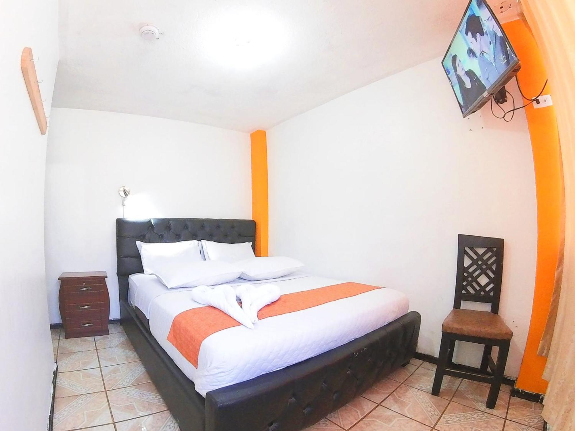 Hostal Anais بانيوس المظهر الخارجي الصورة